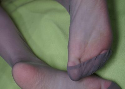 Teen feet in pantyhose