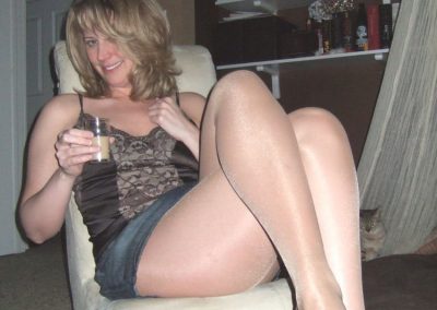 Sexy Milf Wearing pantyhose and crossing legs
