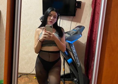 Brunette Amber in black pantyhose and panties selfie