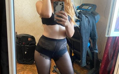 Amy Is Back To Sending Selfies This Time In Her Bra, Panties and Black Pantyhose