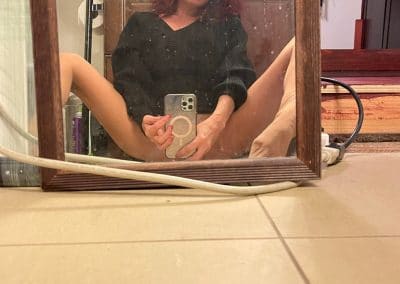 MIlf taking selfie spreading her legs